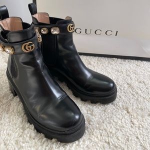 GUCCI leather ankle boot with belt